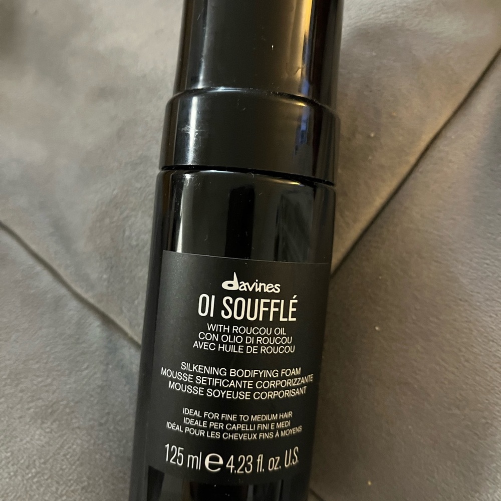 Davines OI Soufflé Silkening Bodifying Foam - Black